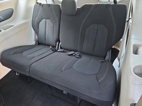 Used 2023 Chrysler Voyager LX FWD image 18