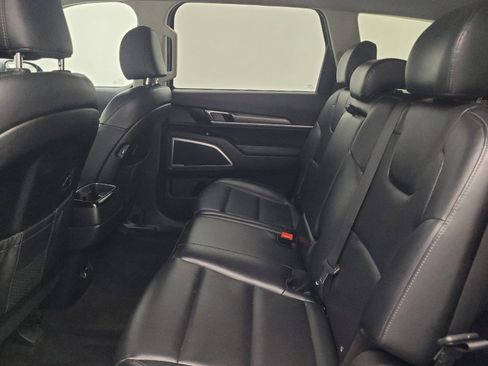 Used 2020 Kia Telluride LX FWD image 18