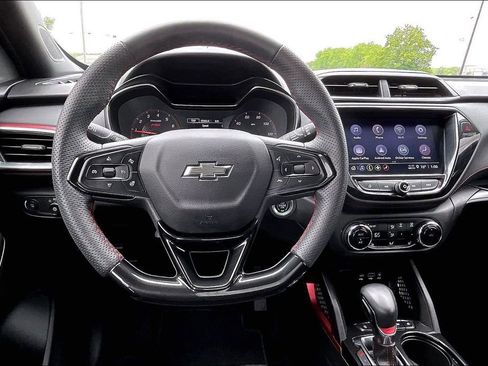 Used 2023 Chevrolet TrailBlazer RS w/ Convenience Package FWD image 8