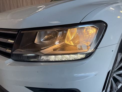 Used 2018 Volkswagen Tiguan S image 9
