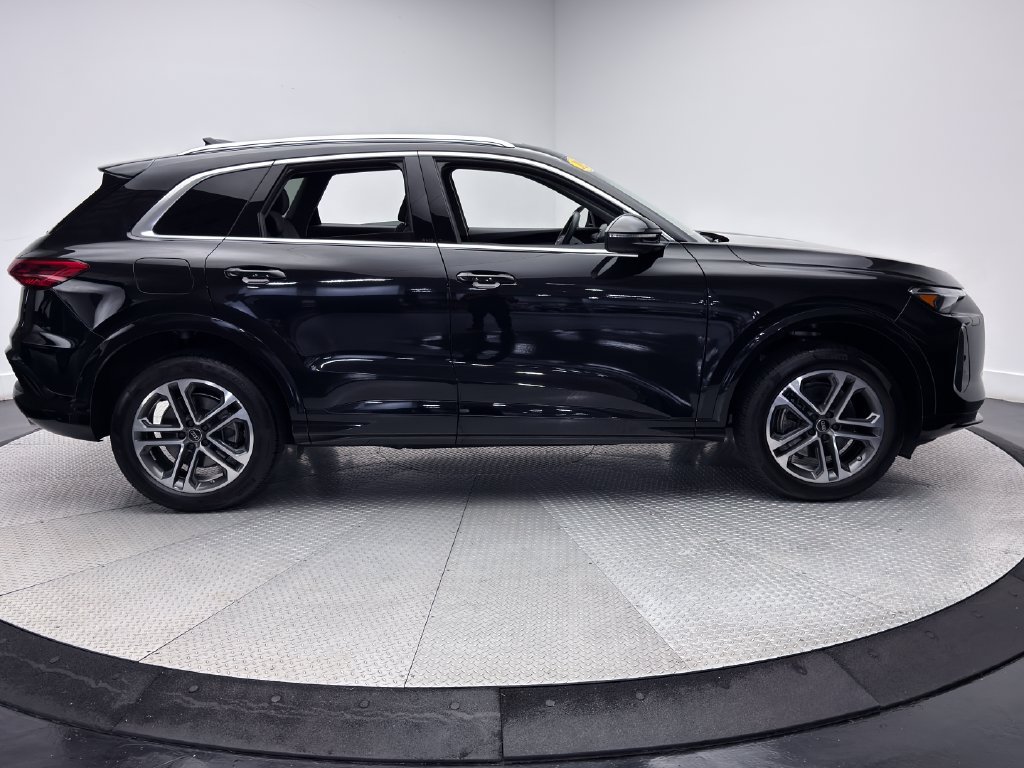 Used 2025 Audi Q5 Premium w/ Convenience Package AWD/4WD image 4