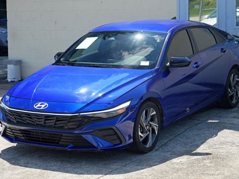 Used 2025 Hyundai Elantra SEL FWD image 44