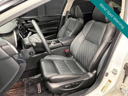 Used 2023 Nissan Maxima Platinum w/ Sport Mat Group FWD image 4