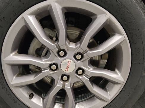 Used 2023 GMC Terrain SLT image 31