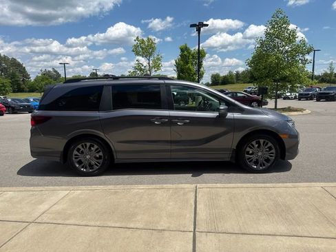 New 2026 Honda Odyssey Touring image 5