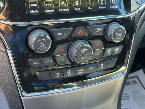 Used 2021 Jeep Grand Cherokee Laredo X AWD/4WD image 21