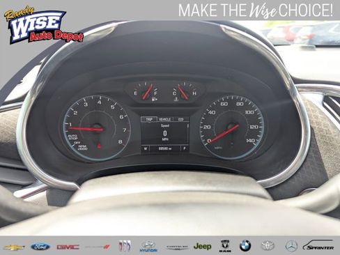 Used 2019 Chevrolet Malibu LT FWD image 12