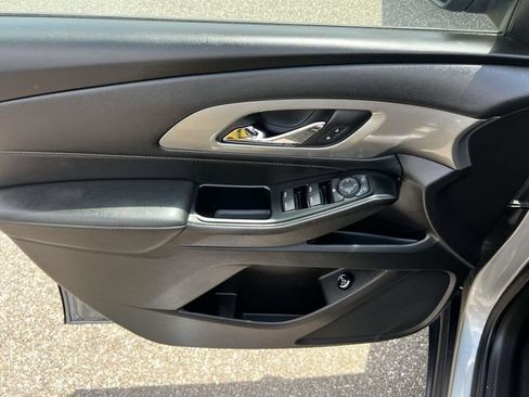 Certified 2023 Chevrolet Traverse LT FWD image 18