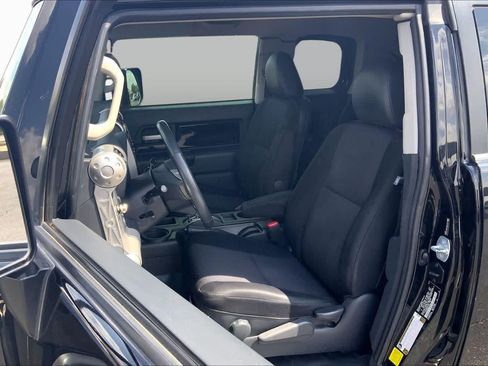 Used 2012 Toyota FJ Cruiser 2WD w/ Upgrade Pkg image 7