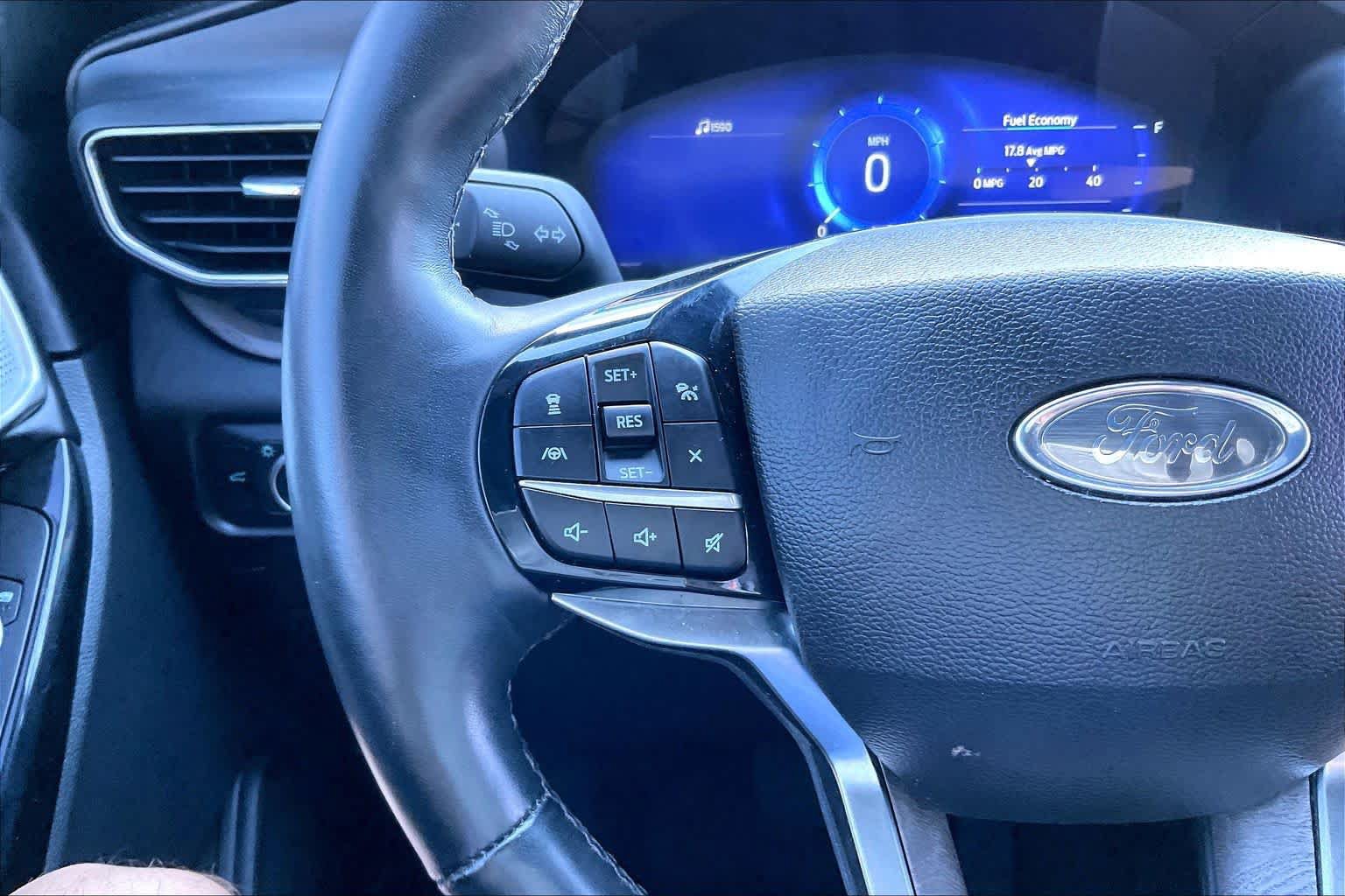 Used 2023 Ford Explorer Platinum w/ Technology Package AWD/4WD image 24