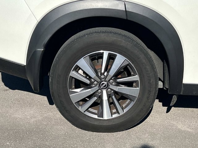 Used 2023 Nissan Pathfinder SL w/ Black Appearance Package AWD/4WD image 10