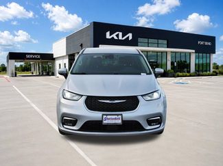 Used 2023 Chrysler Pacifica Touring-L FWD video 2