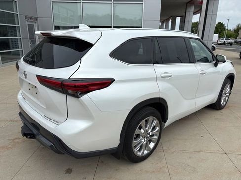 Used 2023 Toyota Highlander Limited AWD/4WD image 7