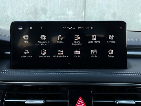 Used 2025 Genesis G70 2.5T image 30