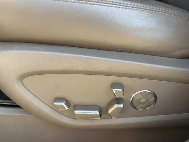 Used 2016 Lincoln MKX Reserve w/ Luxury Package FWD image 20