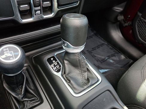 Certified 2022 Jeep Wrangler Unlimited Sport w/ Sun And Sound Package image 16