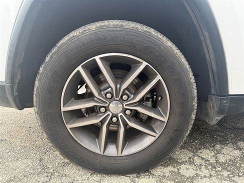 Used 2017 Jeep Grand Cherokee Limited image 11