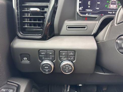 Used 2024 GMC Sierra 1500 AT4 w/ AT4 Premium Package AWD/4WD image 18
