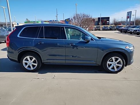 Used 2022 Volvo XC90 T6 Momentum image 7