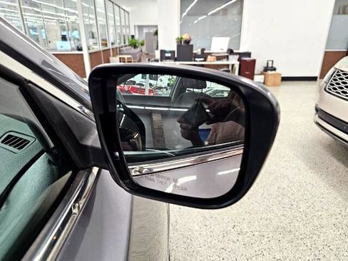 Used 2016 Nissan Rogue S image 34