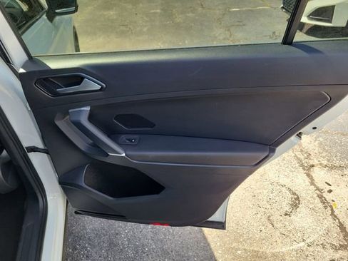 Used 2018 Volkswagen Tiguan SEL image 30