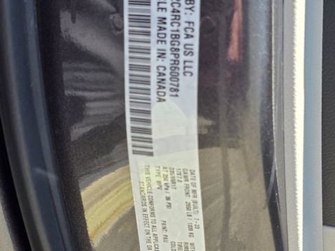 Used 2023 Chrysler Pacifica Touring-L FWD image 24