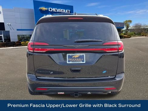Used 2025 Chrysler Pacifica Premium FWD image 25