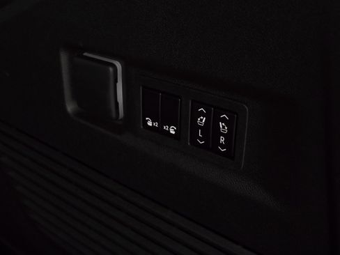 Used 2023 Chevrolet Suburban RST image 31