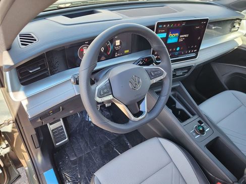 New 2026 Volkswagen Tiguan SE R-Line image 9