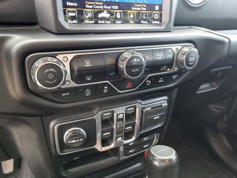 Used 2020 Jeep Gladiator Overland image 23