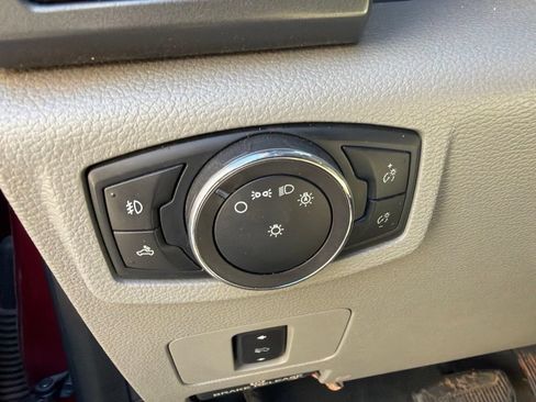 Used 2019 Ford F250 XLT w/ XLT Premium Package AWD/4WD image 17