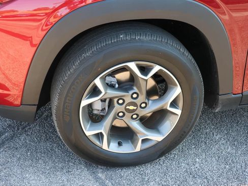 Used 2025 Chevrolet Trax LT FWD image 7