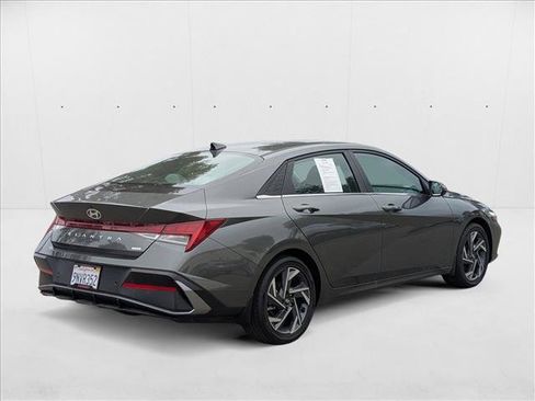 Used 2024 Hyundai Elantra Limited image 5