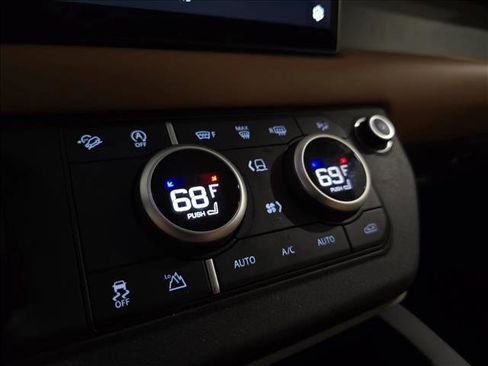 Certified 2023 Land Rover Defender 110 SE image 23