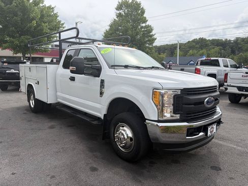 Used 2017 Ford F350 XL w/ Power Equipment Group AWD/4WD image 4