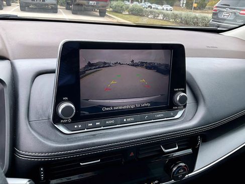 Used 2022 Nissan Rogue SV image 24