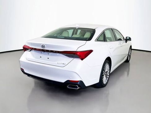 Used 2020 Toyota Avalon Limited image 9