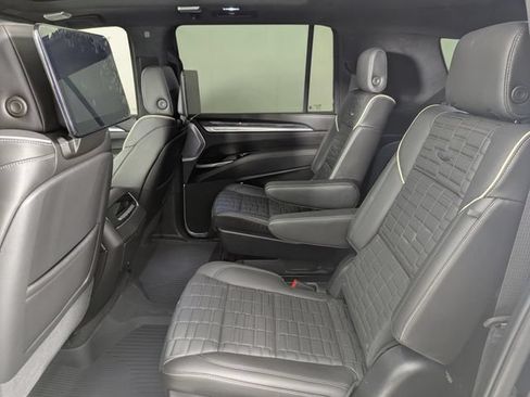 Used 2025 Cadillac Escalade ESV V AWD/4WD image 16