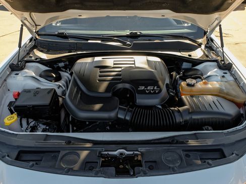 Used 2019 Chrysler 300 Limited image 58