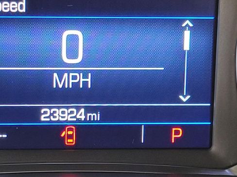 Used 2023 GMC Acadia SLE w/ Driver Convenience Package image 3