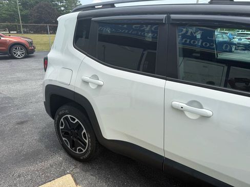 Used 2015 Jeep Renegade Trailhawk AWD/4WD image 7