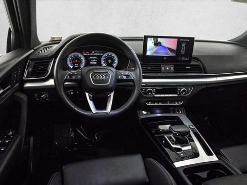 Certified 2025 Audi Q5 2.0T Premium w/ Convenience Plus Package image 19