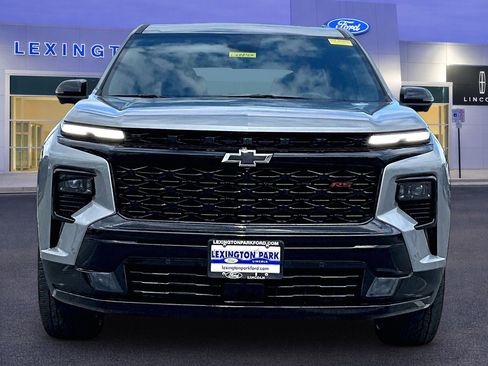 Used 2024 Chevrolet Traverse RS image 2