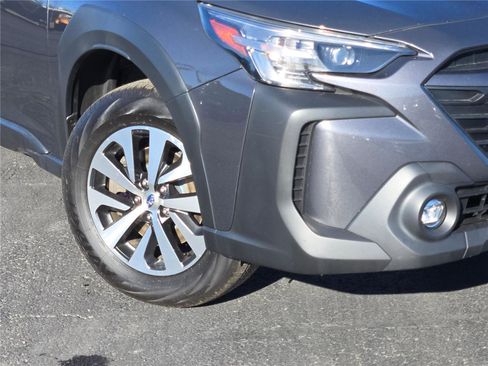 Used 2023 Subaru Outback Premium image 3
