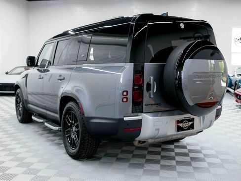 Used 2023 Land Rover Defender 130 SE image 9