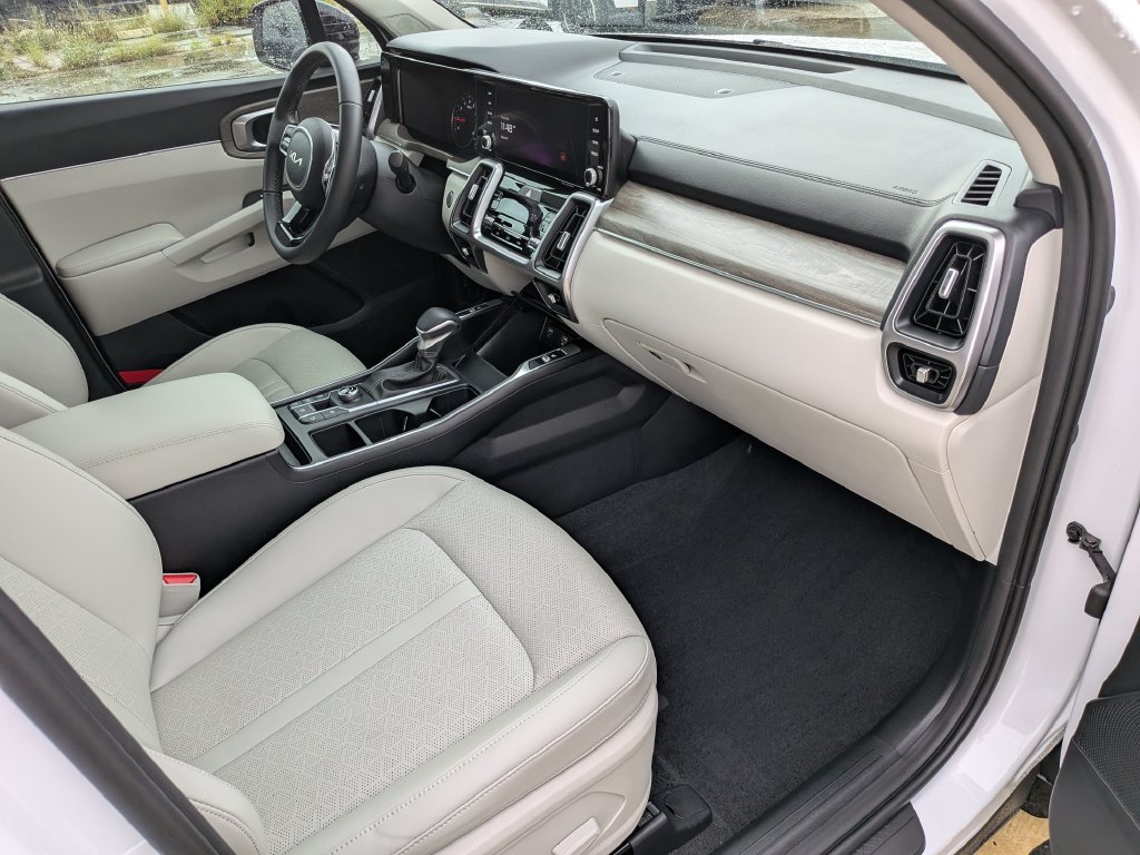 Certified 2023 Kia Sorento EX FWD image 15
