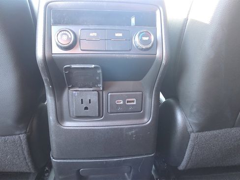 Used 2023 GMC Acadia SLT image 26