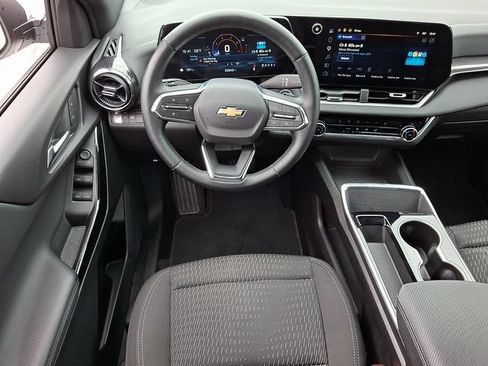 Used 2025 Chevrolet Equinox LT FWD image 10