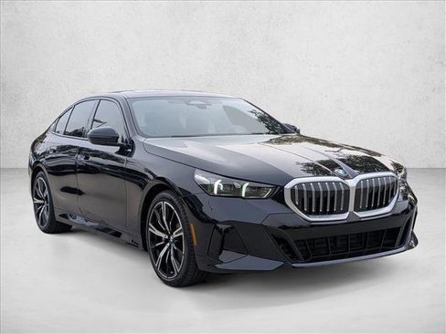 Used 2026 BMW 530i w/ M Sport Package RWD image 6