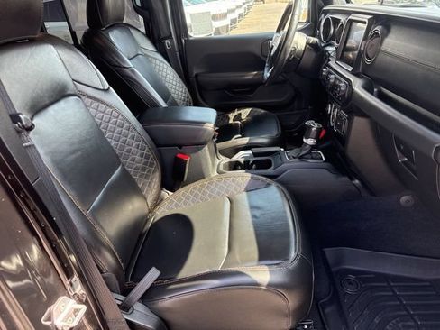 Used 2022 Jeep Wrangler Unlimited Sahara AWD/4WD image 33